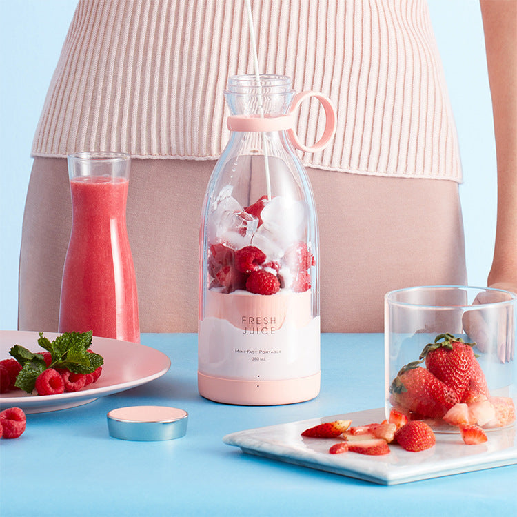 Spot cross-border small appliances USB magnetic charging mini juicer cup new portable travel electric juicer cup