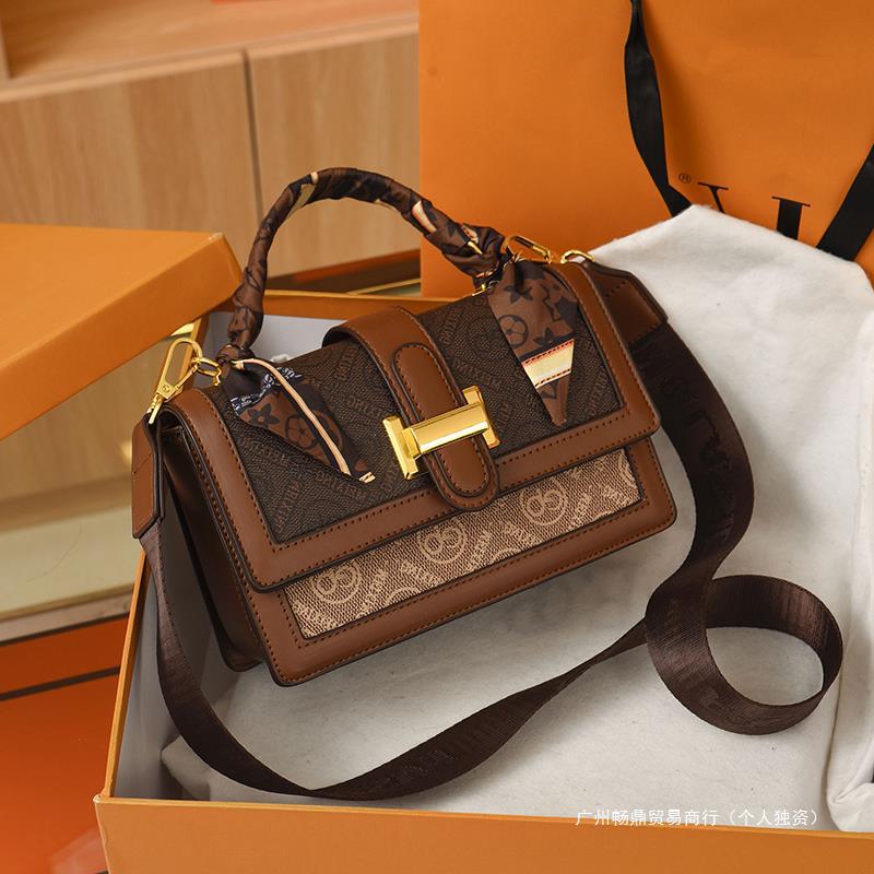 High-quality textured embossed bag for women 2024 new style trendy small square bag for women versatile ins shoulder messenger bag