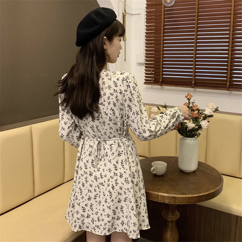 Cross-border Amazon 2022 spring and summer new pastoral V-neck temperament high waist loose and thin floral long-sleeved dress